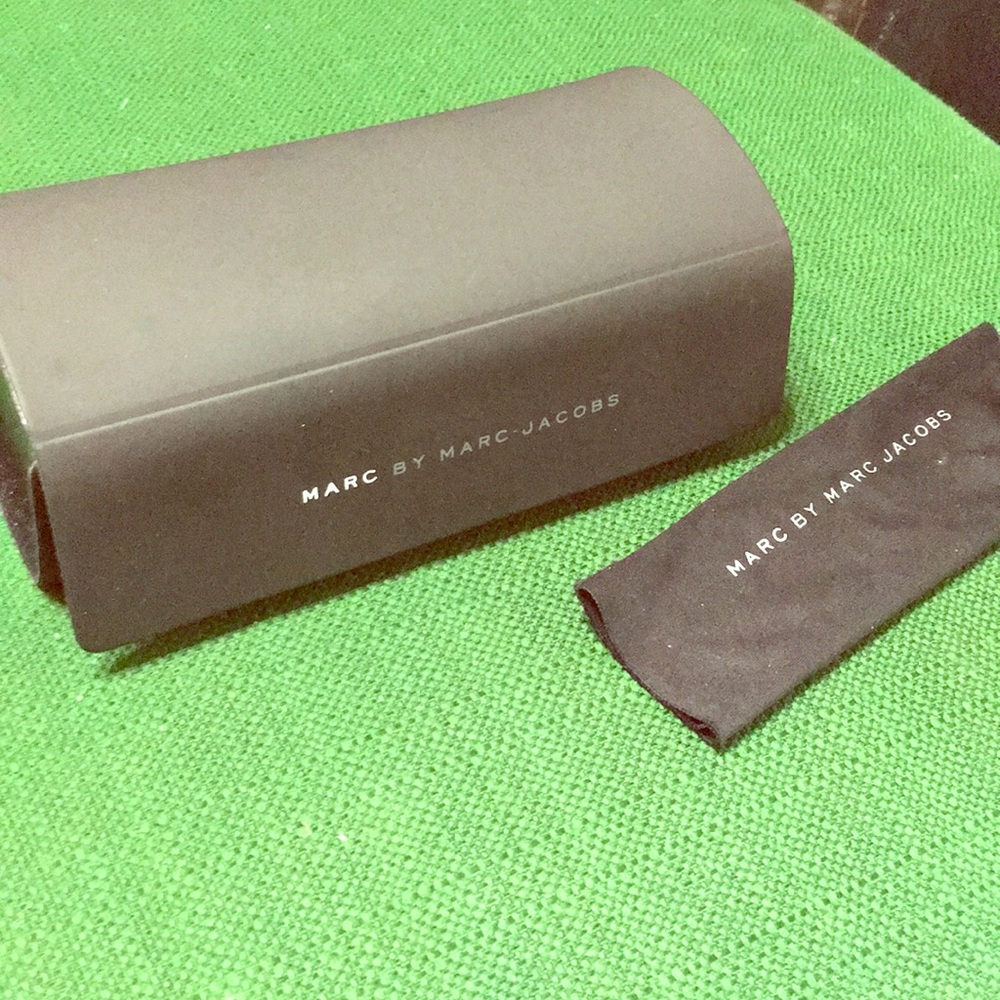 Marc jacobs sunglasses case and towel